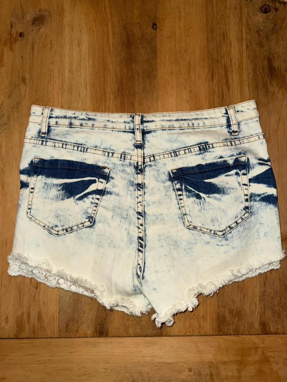 American Bazi Distressed Acid Wash Denim‎ Shorts with Lace Trim Size Large